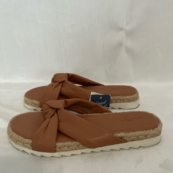 Universal Threads Sandals - Picture 3 of 4